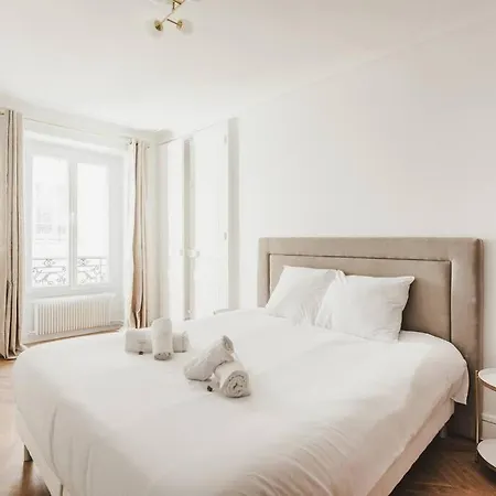 De Luxe 6p - Muette Trocadero Paris